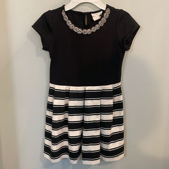 Girls Black and Cream Pleated Stripe Embellished Dress size 6X - Picture 2 of 7